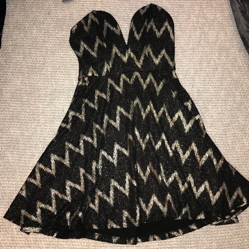 Strapless V Cut Black & Gold Sparkly Dress